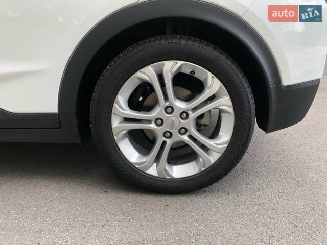 Белый Шевроле Bolt EV, объемом двигателя 0 л и пробегом 159 тыс. км за 13000 $, фото 25 на Automoto.ua