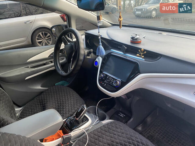 Белый Шевроле Bolt EV, объемом двигателя 0 л и пробегом 147 тыс. км за 12999 $, фото 14 на Automoto.ua