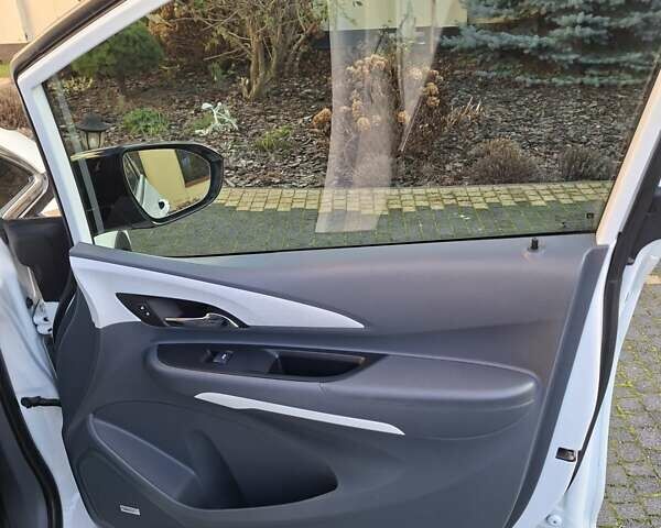 Белый Шевроле Bolt EV, объемом двигателя 0 л и пробегом 107 тыс. км за 16300 $, фото 11 на Automoto.ua