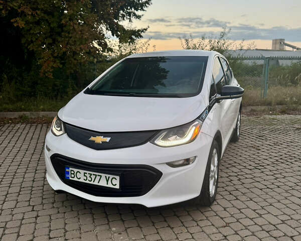 Белый Шевроле Bolt EV, объемом двигателя 0 л и пробегом 39 тыс. км за 14400 $, фото 3 на Automoto.ua
