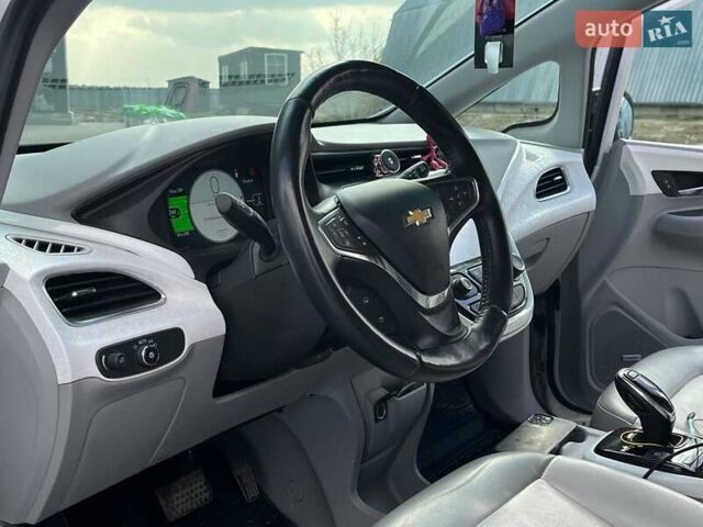 Белый Шевроле Bolt EV, объемом двигателя 0 л и пробегом 219 тыс. км за 12800 $, фото 31 на Automoto.ua