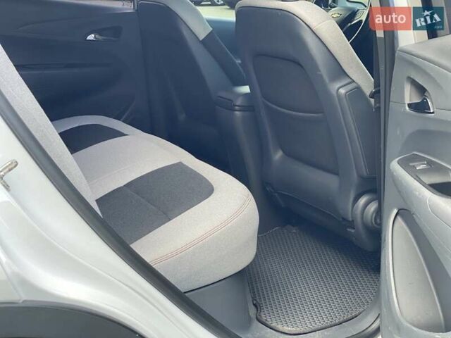 Белый Шевроле Bolt EV, объемом двигателя 0 л и пробегом 125 тыс. км за 14300 $, фото 16 на Automoto.ua