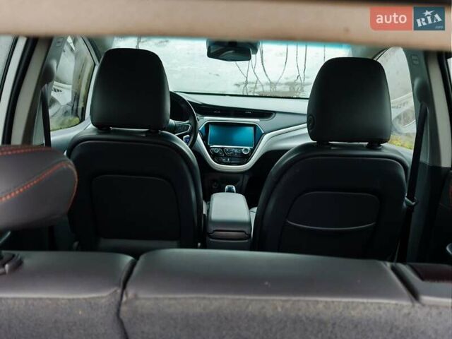Белый Шевроле Bolt EV, объемом двигателя 0 л и пробегом 128 тыс. км за 14999 $, фото 14 на Automoto.ua