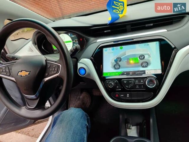 Белый Шевроле Bolt EV, объемом двигателя 0 л и пробегом 105 тыс. км за 13750 $, фото 4 на Automoto.ua