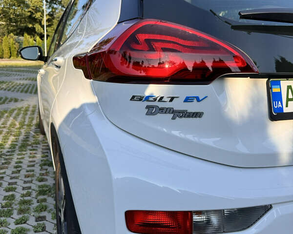 Белый Шевроле Bolt EV, объемом двигателя 0 л и пробегом 194 тыс. км за 15500 $, фото 4 на Automoto.ua