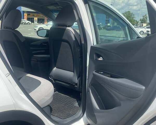 Белый Шевроле Bolt EV, объемом двигателя 0 л и пробегом 82 тыс. км за 12700 $, фото 10 на Automoto.ua
