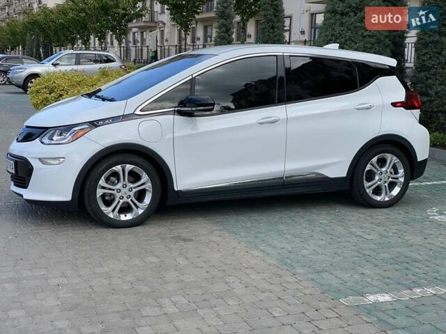 Белый Шевроле Bolt EV, объемом двигателя 0 л и пробегом 125 тыс. км за 15700 $, фото 5 на Automoto.ua