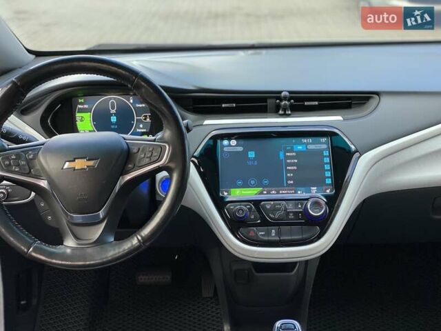 Белый Шевроле Bolt EV, объемом двигателя 0 л и пробегом 125 тыс. км за 15700 $, фото 8 на Automoto.ua