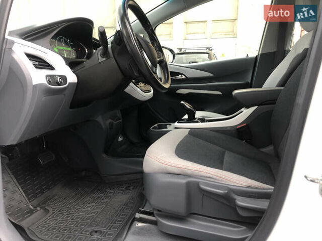 Белый Шевроле Bolt EV, объемом двигателя 0 л и пробегом 159 тыс. км за 13000 $, фото 31 на Automoto.ua