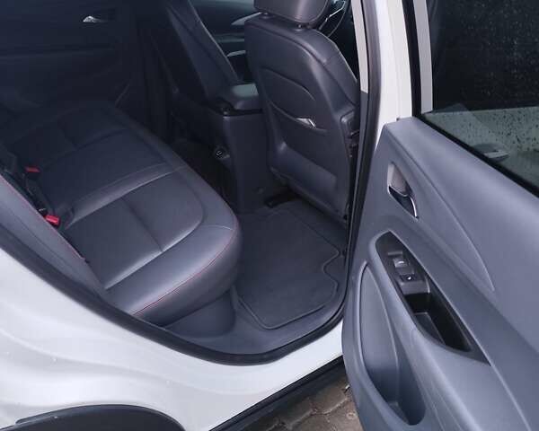 Белый Шевроле Bolt EV, объемом двигателя 0 л и пробегом 102 тыс. км за 15000 $, фото 12 на Automoto.ua