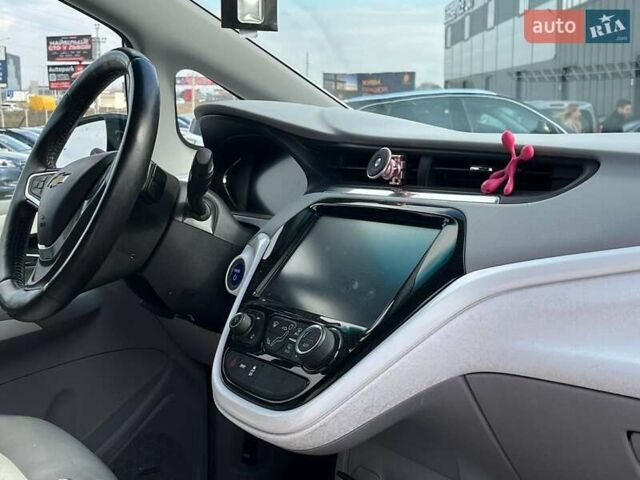 Белый Шевроле Bolt EV, объемом двигателя 0 л и пробегом 219 тыс. км за 12800 $, фото 5 на Automoto.ua