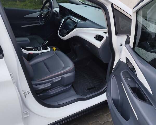 Белый Шевроле Bolt EV, объемом двигателя 0 л и пробегом 102 тыс. км за 15000 $, фото 13 на Automoto.ua