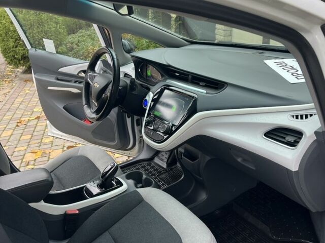Шевроле Bolt EV 2017 в Умани на Automoto.ua Белый Шевроле Bolt EV, объемом двигателя 0 л и пробегом 143 тыс. км за 15000 $, фото 5 на Automoto.ua