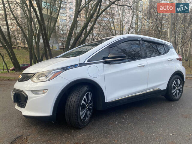 Белый Шевроле Bolt EV, объемом двигателя 0 л и пробегом 147 тыс. км за 12999 $, фото 7 на Automoto.ua