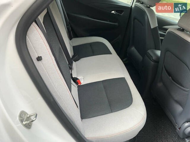 Белый Шевроле Bolt EV, объемом двигателя 0 л и пробегом 159 тыс. км за 13000 $, фото 39 на Automoto.ua