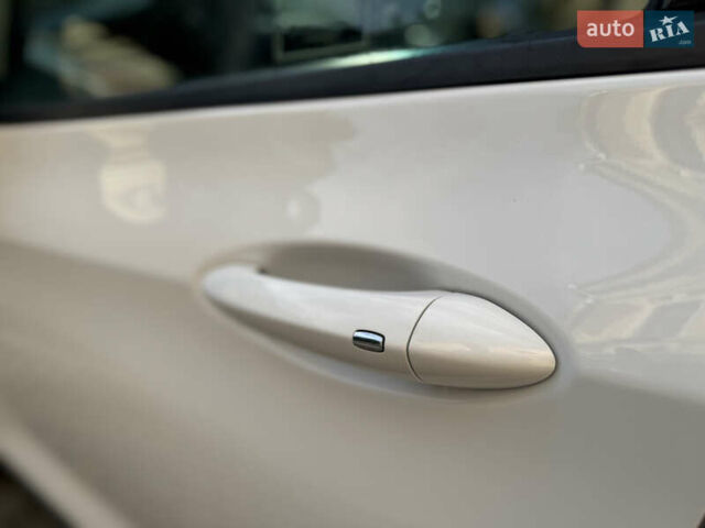 Белый Шевроле Bolt EV, объемом двигателя 0 л и пробегом 154 тыс. км за 13900 $, фото 6 на Automoto.ua