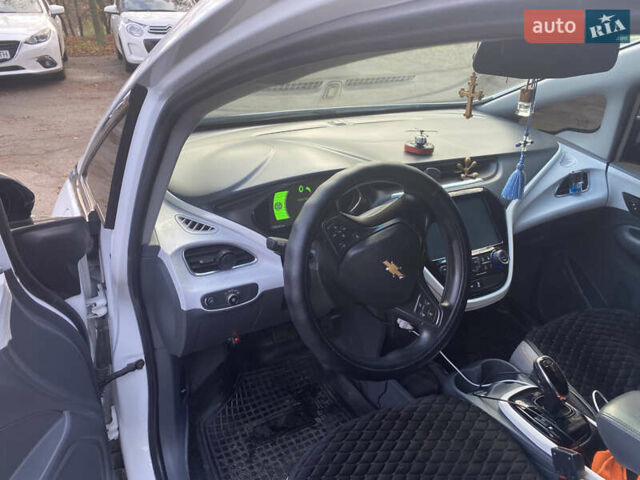 Белый Шевроле Bolt EV, объемом двигателя 0 л и пробегом 147 тыс. км за 12999 $, фото 12 на Automoto.ua
