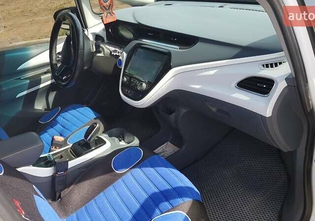 Белый Шевроле Bolt EV, объемом двигателя 0 л и пробегом 89 тыс. км за 15000 $, фото 10 на Automoto.ua