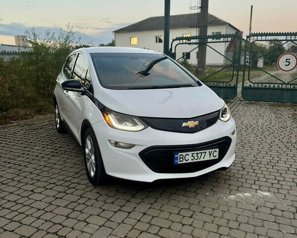 Белый Шевроле Bolt EV, объемом двигателя 0 л и пробегом 39 тыс. км за 14400 $, фото 1 на Automoto.ua