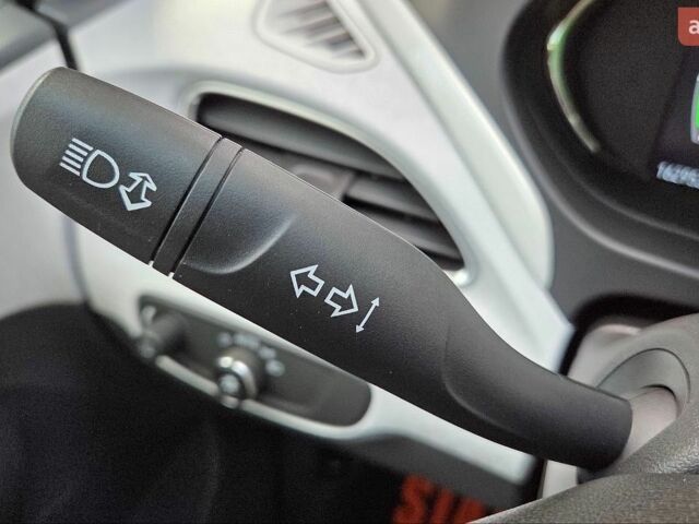 Белый Шевроле Bolt EV, объемом двигателя 0 л и пробегом 162 тыс. км за 13700 $, фото 19 на Automoto.ua