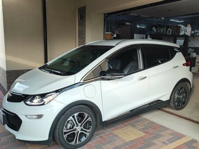 Белый Шевроле Bolt EV, объемом двигателя 0 л и пробегом 85 тыс. км за 16900 $, фото 2 на Automoto.ua