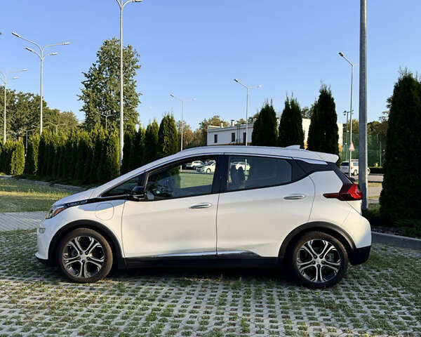 Белый Шевроле Bolt EV, объемом двигателя 0 л и пробегом 194 тыс. км за 15500 $, фото 3 на Automoto.ua