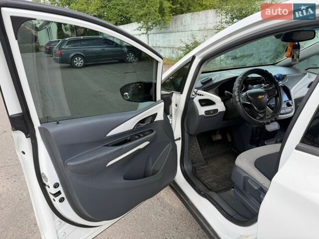 Білий Шевроле Bolt EV, об'ємом двигуна 0 л та пробігом 137 тис. км за 13500 $, фото 32 на Automoto.ua