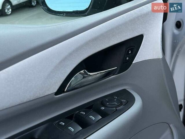 Белый Шевроле Bolt EV, объемом двигателя 0 л и пробегом 219 тыс. км за 12800 $, фото 36 на Automoto.ua