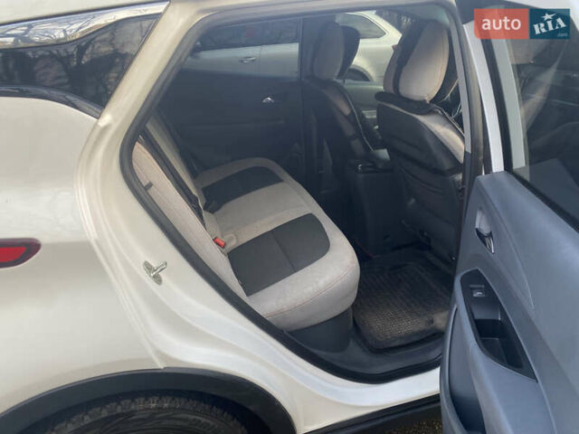 Белый Шевроле Bolt EV, объемом двигателя 0 л и пробегом 147 тыс. км за 12999 $, фото 15 на Automoto.ua
