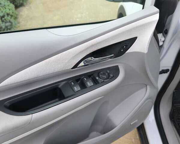 Білий Шевроле Bolt EV, об'ємом двигуна 0 л та пробігом 246 тис. км за 11900 $, фото 17 на Automoto.ua