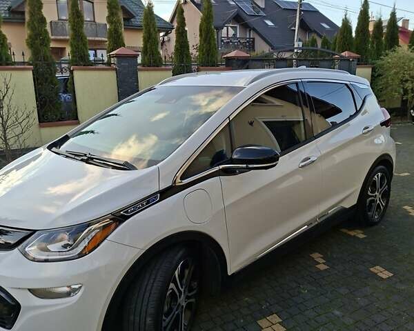 Белый Шевроле Bolt EV, объемом двигателя 0 л и пробегом 107 тыс. км за 16300 $, фото 1 на Automoto.ua