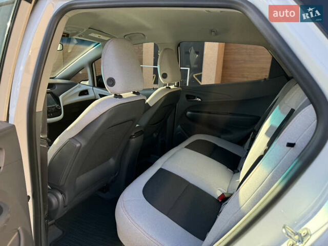 Белый Шевроле Bolt EV, объемом двигателя 0 л и пробегом 155 тыс. км за 13400 $, фото 17 на Automoto.ua