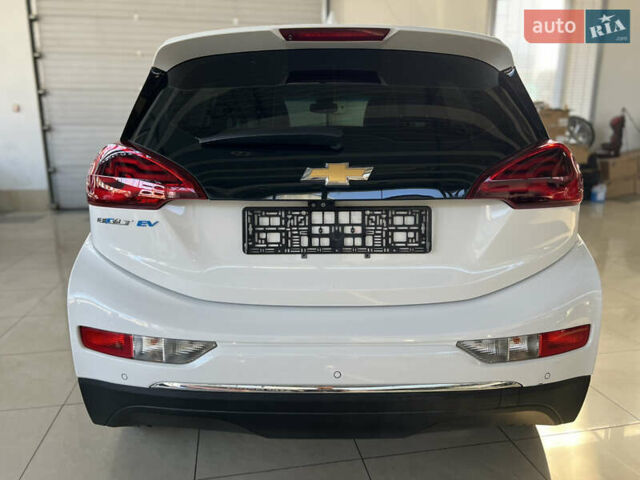 Белый Шевроле Bolt EV, объемом двигателя 0 л и пробегом 75 тыс. км за 15499 $, фото 3 на Automoto.ua