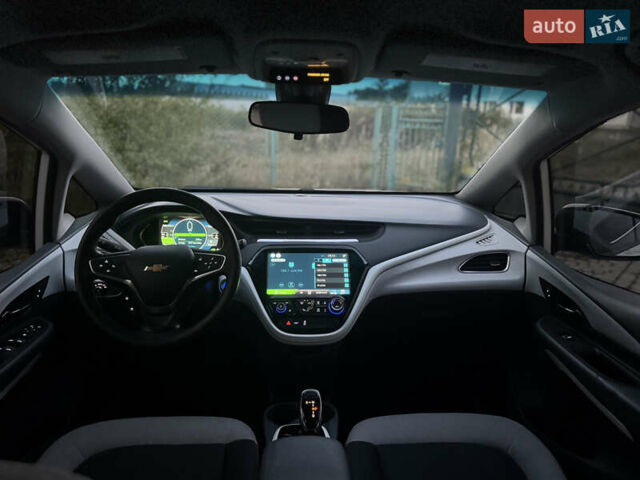 Белый Шевроле Bolt EV, объемом двигателя 0 л и пробегом 39 тыс. км за 14400 $, фото 13 на Automoto.ua