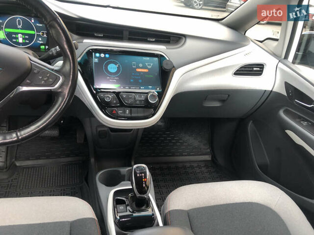Белый Шевроле Bolt EV, объемом двигателя 0 л и пробегом 159 тыс. км за 13000 $, фото 37 на Automoto.ua