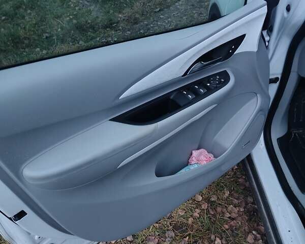Білий Шевроле Bolt EV, об'ємом двигуна 0 л та пробігом 190 тис. км за 10500 $, фото 9 на Automoto.ua