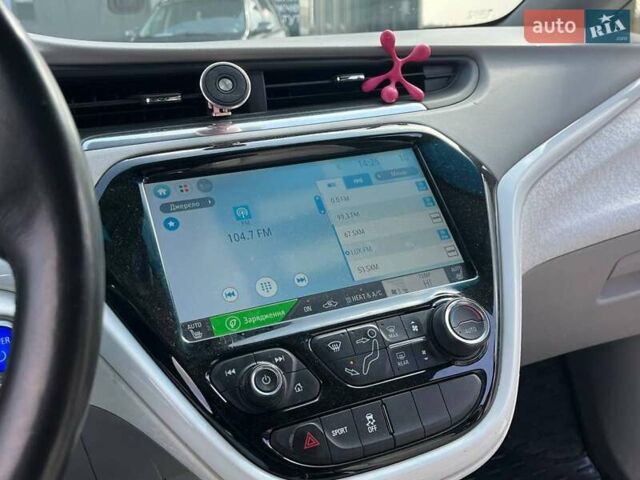 Белый Шевроле Bolt EV, объемом двигателя 0 л и пробегом 219 тыс. км за 12800 $, фото 9 на Automoto.ua