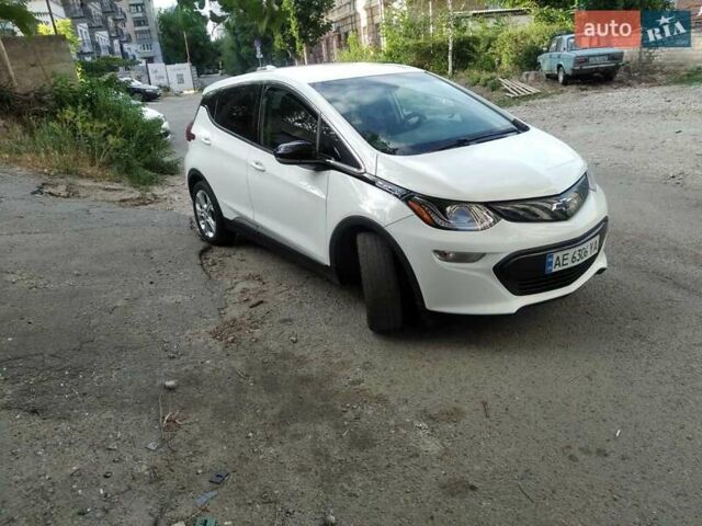 Белый Шевроле Bolt EV, объемом двигателя 0 л и пробегом 82 тыс. км за 12700 $, фото 2 на Automoto.ua