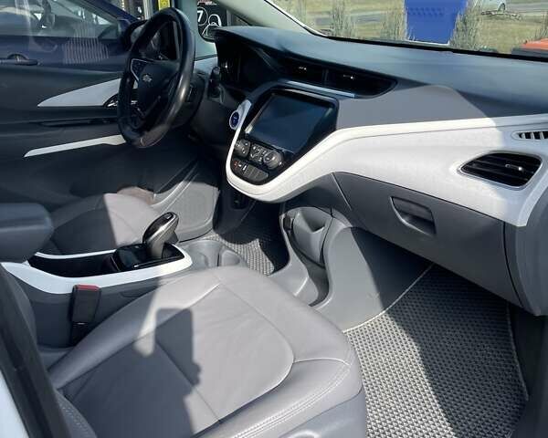 Белый Шевроле Bolt EV, объемом двигателя 0 л и пробегом 260 тыс. км за 14900 $, фото 16 на Automoto.ua
