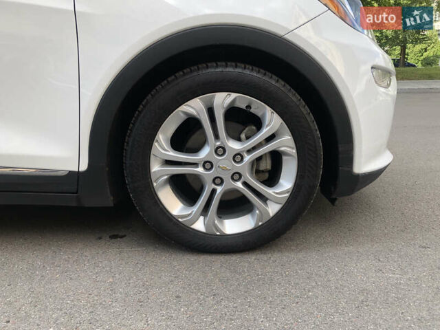 Белый Шевроле Bolt EV, объемом двигателя 0 л и пробегом 159 тыс. км за 13000 $, фото 27 на Automoto.ua