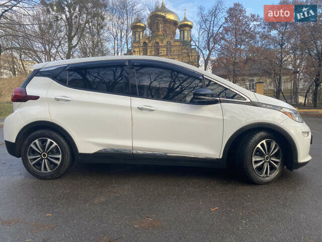 Белый Шевроле Bolt EV, объемом двигателя 0 л и пробегом 147 тыс. км за 12999 $, фото 2 на Automoto.ua