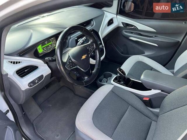 Белый Шевроле Bolt EV, объемом двигателя 0 л и пробегом 117 тыс. км за 14300 $, фото 41 на Automoto.ua