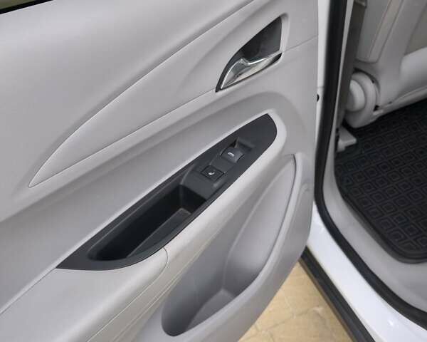 Білий Шевроле Bolt EV, об'ємом двигуна 0 л та пробігом 246 тис. км за 11900 $, фото 15 на Automoto.ua