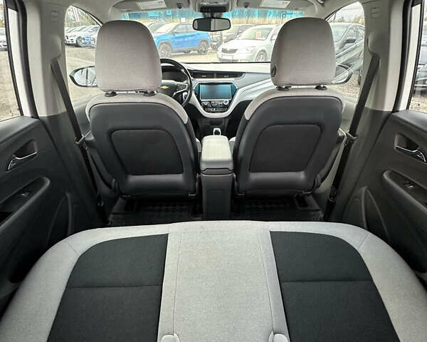 Шевроле Bolt EV 2018 в Буче на Automoto.ua Белый Шевроле Bolt EV, объемом двигателя 0 л и пробегом 30 тыс. км за 16800 $, фото 28 на Automoto.ua