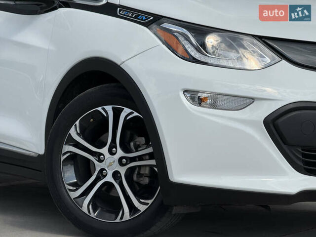 Белый Шевроле Bolt EV, объемом двигателя 0 л и пробегом 64 тыс. км за 15450 $, фото 9 на Automoto.ua