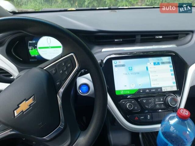 Белый Шевроле Bolt EV, объемом двигателя 0 л и пробегом 105 тыс. км за 14500 $, фото 4 на Automoto.ua