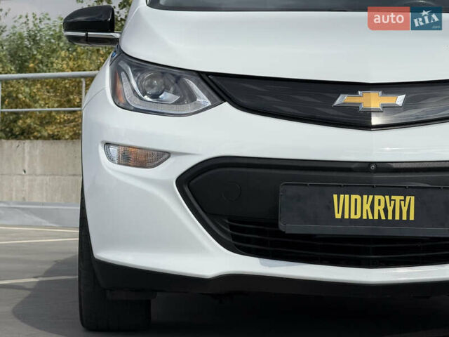 Белый Шевроле Bolt EV, объемом двигателя 0 л и пробегом 64 тыс. км за 15450 $, фото 6 на Automoto.ua