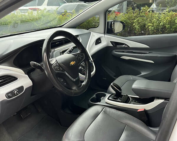 Белый Шевроле Bolt EV, объемом двигателя 0 л и пробегом 64 тыс. км за 14300 $, фото 14 на Automoto.ua