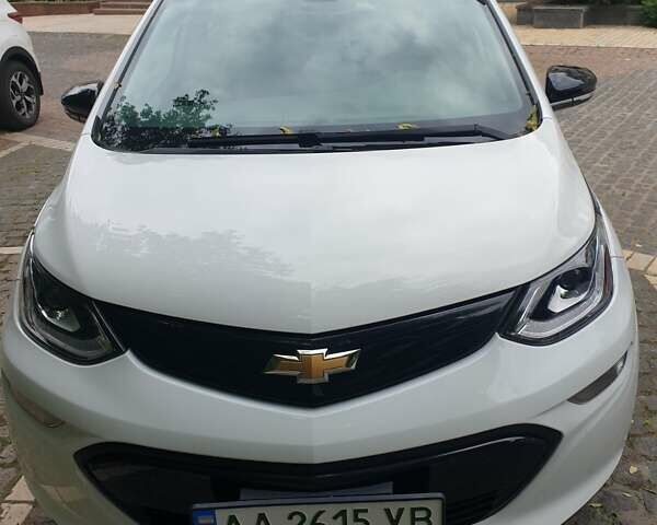 Белый Шевроле Bolt EV, объемом двигателя 0 л и пробегом 105 тыс. км за 14500 $, фото 3 на Automoto.ua