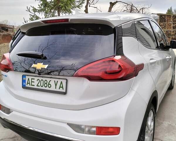 Шевроле Bolt EV 2018 в Днепре (Днепропетровске) на Automoto.ua Белый Шевроле Bolt EV, объемом двигателя 0 л и пробегом 182 тыс. км за 15000 $, фото 3 на Automoto.ua